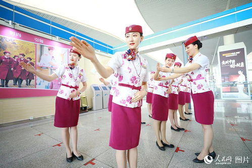 動妹強化禮儀培訓，精心備戰(zhàn)全國鐵路7.1調(diào)圖服務